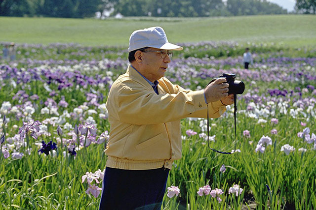 Ikeda taking photos in Hokkaido, 1990