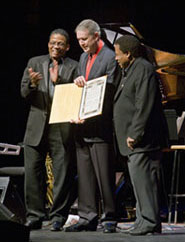 Tom Carter receiving ICAP Founder's Award