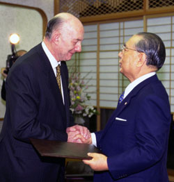 Dr. Díez-Hochleitner and Mr. Ikeda (Tokyo, February 1996)