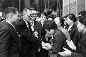 池田與他的恩師戶田，於1958年3月鼓勵創價學會會員
