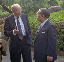 Con el doctor John D. Montgomery en Hachioji (Mayo, 1992)