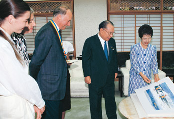 The Ikedas welcome the Wildsmiths and their daughter Anna (Tokyo, 1991)