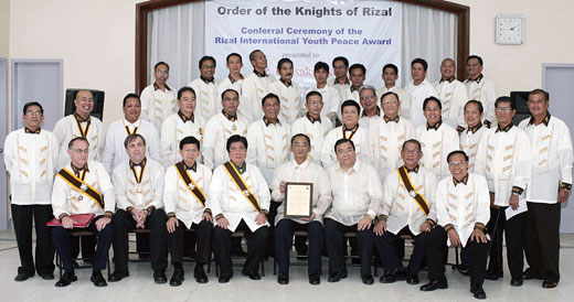 Mr. Cabautan (4th from right) in a commemorative photo with Order of the Knights of Rizal officers