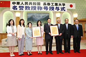 From left to right: Changchun University of Technology (CCUT) Prof. Song, CCUT Prof. Zhang, Soka University (SU) Prof. Ishikawa, CCUT Prof. Cui, CCUT President Zhang, SU President Yamamoto, SU Board Chair Tashiro and Soka Women's College President Fukushima