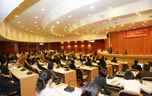 At the second research forum on Daisaku Ikeda's philosophy at CCU’s Hsiao-Feng Memorial International Conference Hall (May 8, 2008)