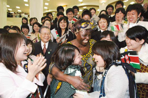 Dr. Maathai meeting with students, Soka University in Tokyo, February 2005