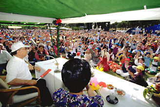 Ikeda with members of SGI-Italy in Florence, Italy, 1994