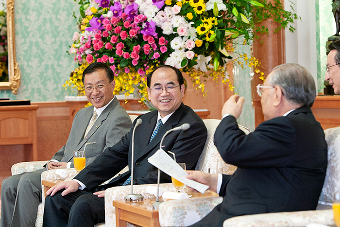 Daisaku Ikeda meeting with Central China Normal University President Ma Min and university delegates at Soka University in Hachioji,Tokyo, June 2005