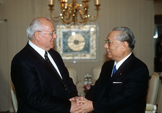 池田与苏联前总理戈尔巴乔夫的友谊从1990年起愈见深厚