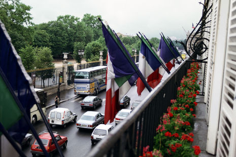 法国，巴黎（1991年6月）