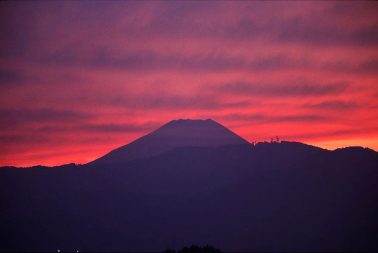 <b></b> 日本，富士山 (2004年10月)