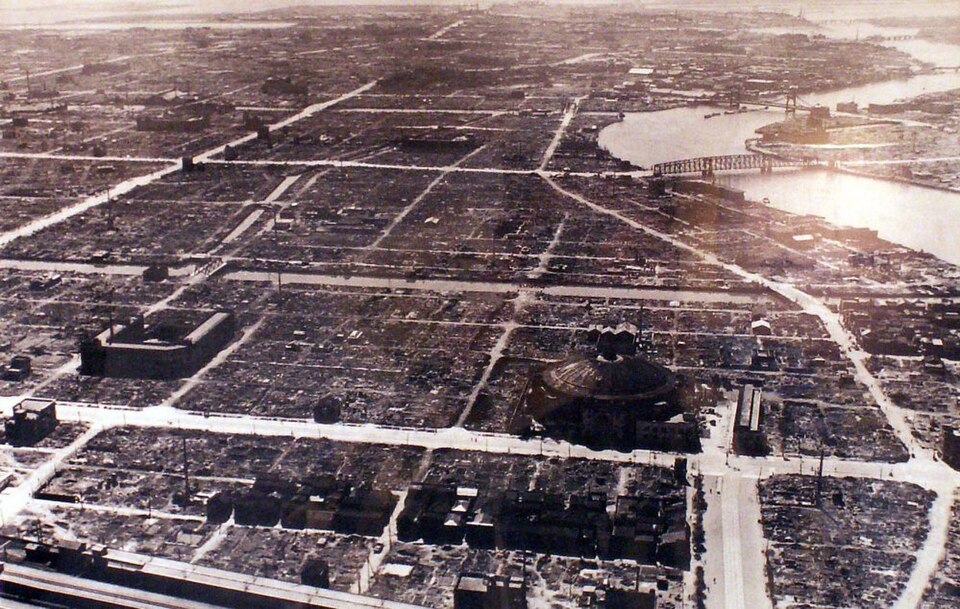 Tokio, después de un bombardeo (marzo de 1945)