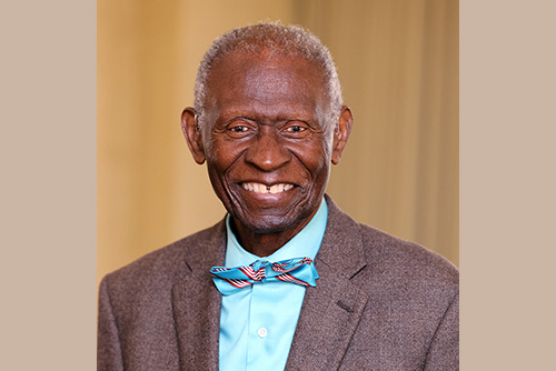 Dr. Lawrence E. Carter padre, decano fundador de la Capilla Internacional Martin Luther King Jr. del Morehouse College.