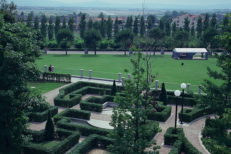 <b></b> Florence, Italy (June 1992)