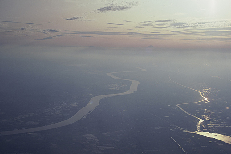 <b></b> In flight, Mt. Fuji in the distance (October 1991)