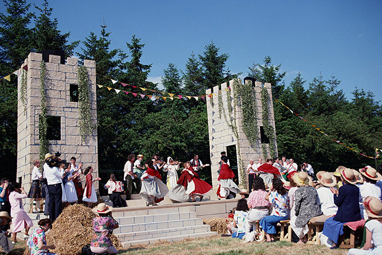 <b></b> Taplow Court, UK (May 1989)