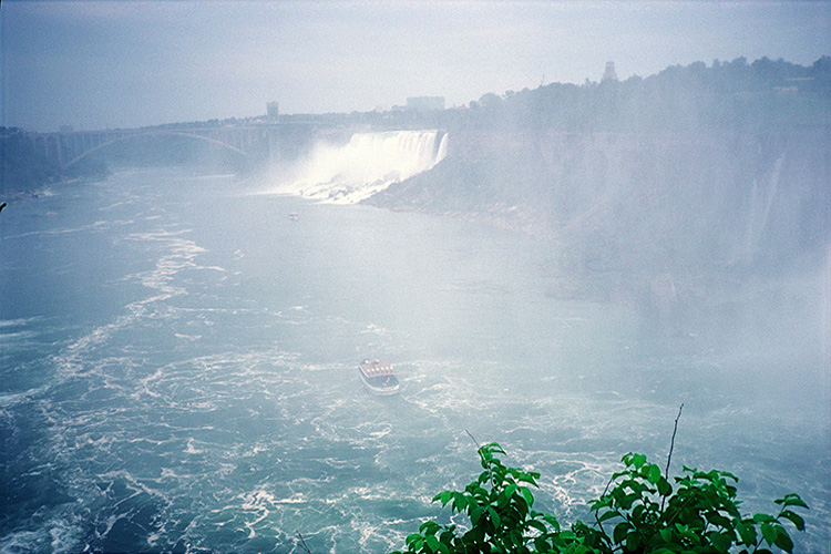 <b></b> Niagara Falls, Canada (June 1981)